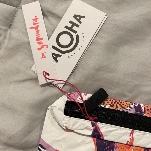 Aloha Collection Paradise on Repeat Small Pouch - Picture 2 of 3